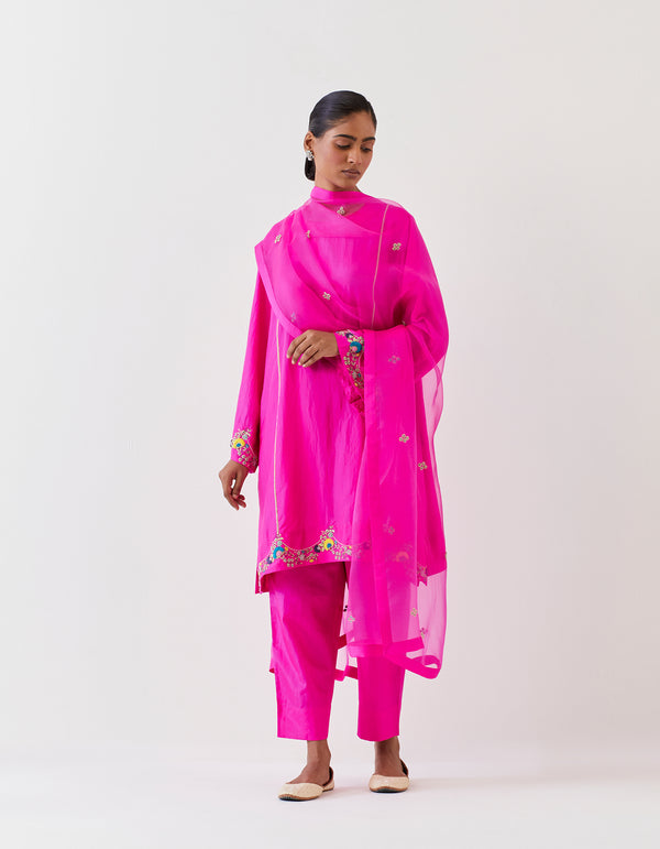 HAND EMBROIDERED DUPATTA- FUCHSIA