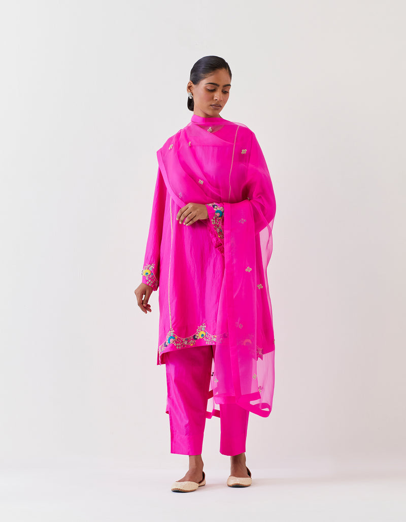 HAND EMBROIDERED DUPATTA- FUCHSIA